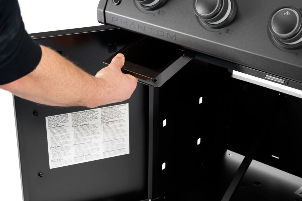 NAPOLEON Phantom, ROGUE® PRO 30 Plancha, SIZZLE ZONE™ Seitenbrenner, mattschwarz